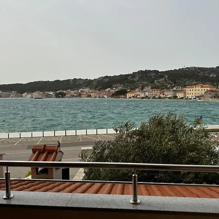 2 Istocna Gomilica * Tisno