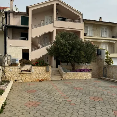 2 Istocna Gomilica 公寓 迪斯诺