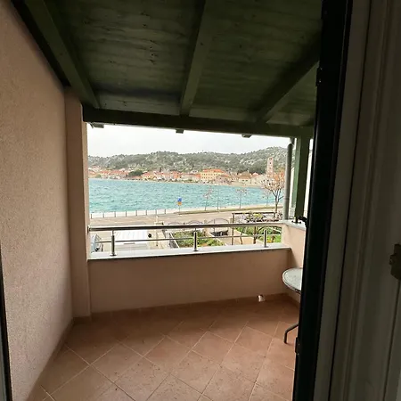 2 Istocna Gomilica * Tisno