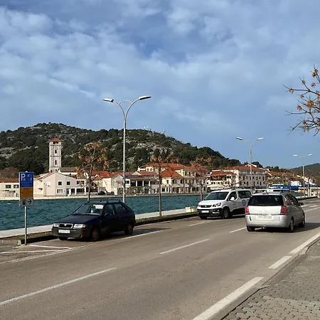 2 Istocna Gomilica 迪斯诺