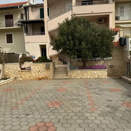 2 Istocna Gomilica Apartament *