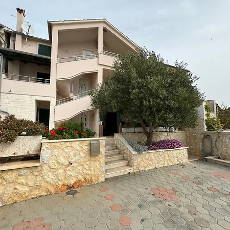 2 Istocna Gomilica Apartament Tisno