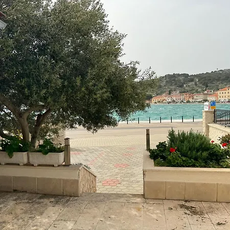 2 Istocna Gomilica Tisno