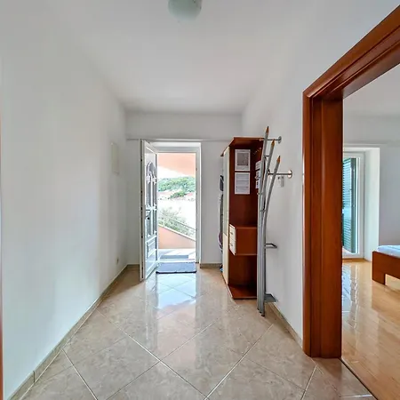 Apartament 2 Istocna Gomilica *