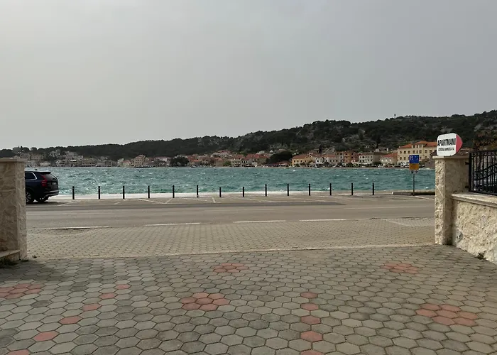 2 Istocna Gomilica Appartement *