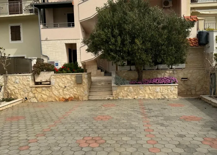 2 Istocna Gomilica Appartement *