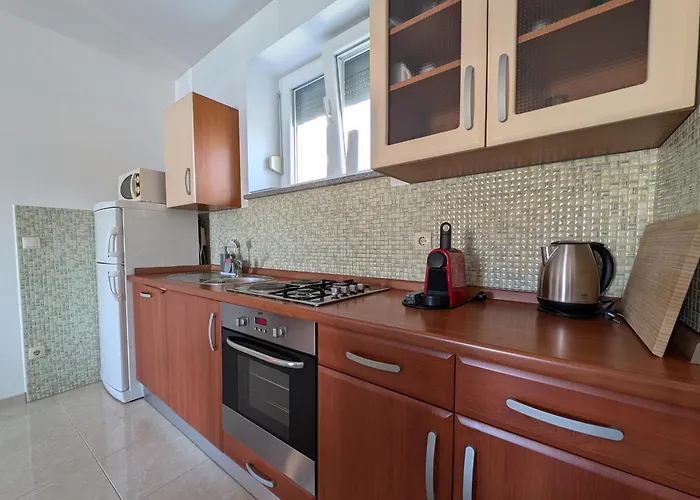 2 Istocna Gomilica Tisno